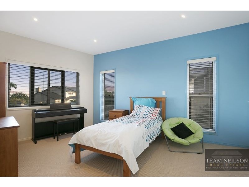 9 Wilson Esplanade, Redland Bay QLD 4165