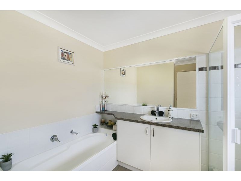 21 Ebony Crescent, Redland Bay QLD 4165
