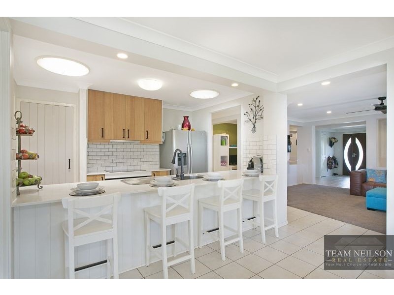 4 Caswell Crescent, Redland Bay QLD 4165