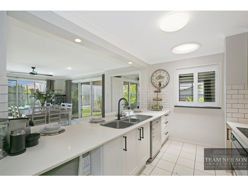 4 Caswell Crescent, Redland Bay QLD 4165