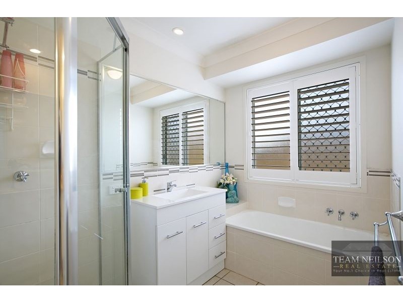 4 Caswell Crescent, Redland Bay QLD 4165