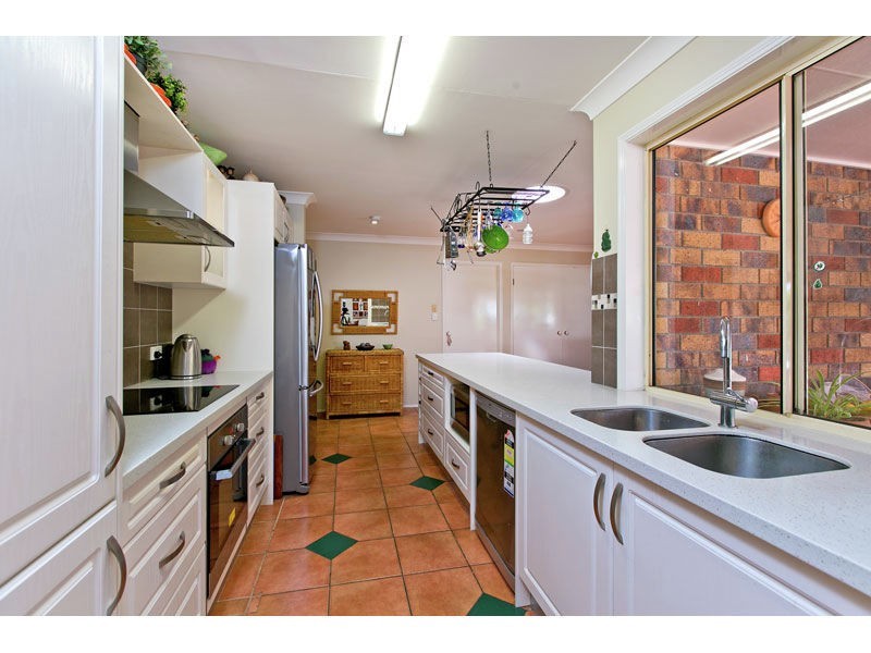 10 Montrose Place, Redland Bay QLD 4165