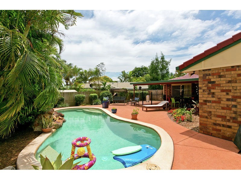 10 Montrose Place, Redland Bay QLD 4165