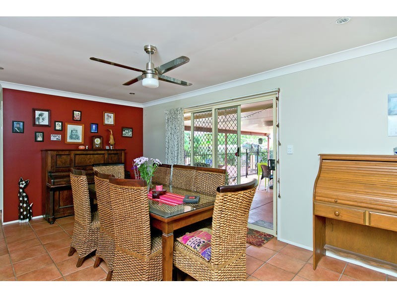 10 Montrose Place, Redland Bay QLD 4165