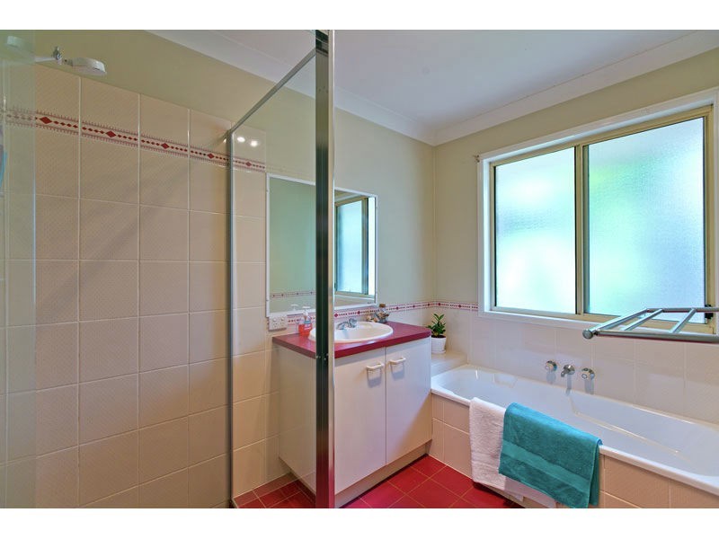 10 Montrose Place, Redland Bay QLD 4165