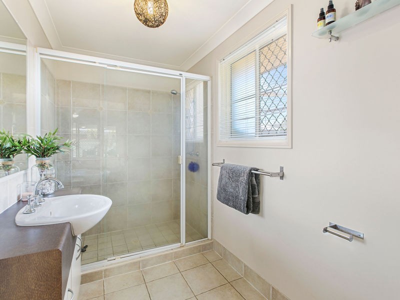1 HILLCREST STREET, Wellington Point QLD 4160