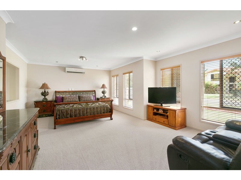 16 Wilohurst Drive, Redland Bay QLD 4165