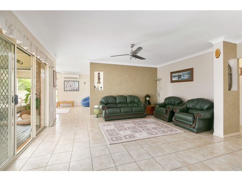 16 Wilohurst Drive, Redland Bay QLD 4165