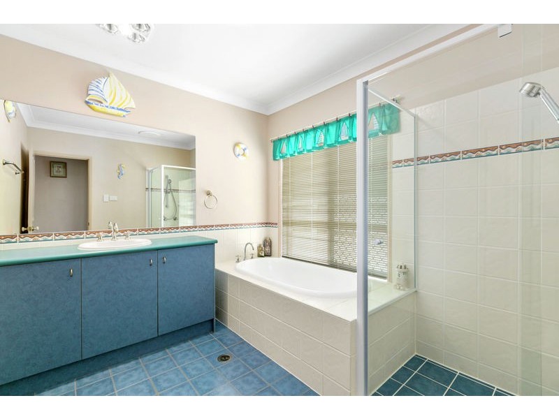 16 Wilohurst Drive, Redland Bay QLD 4165