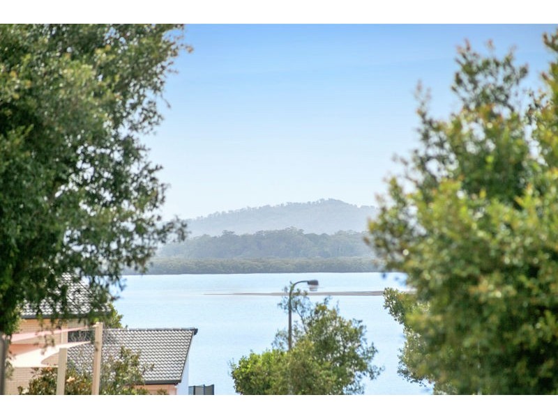 16 Wilohurst Drive, Redland Bay QLD 4165