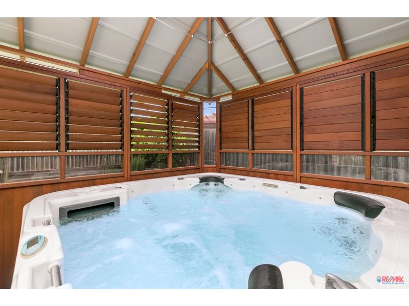 39 Macfarlan Street, Birkdale QLD 4159