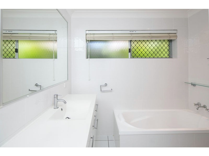 48 Beach St, Cleveland QLD 4163