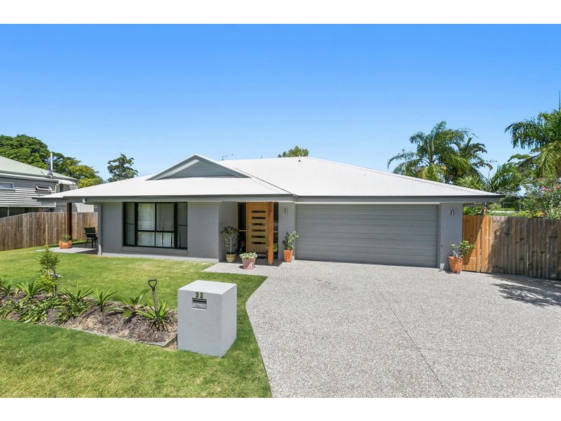 32 Bay Street, Redland Bay QLD 4165