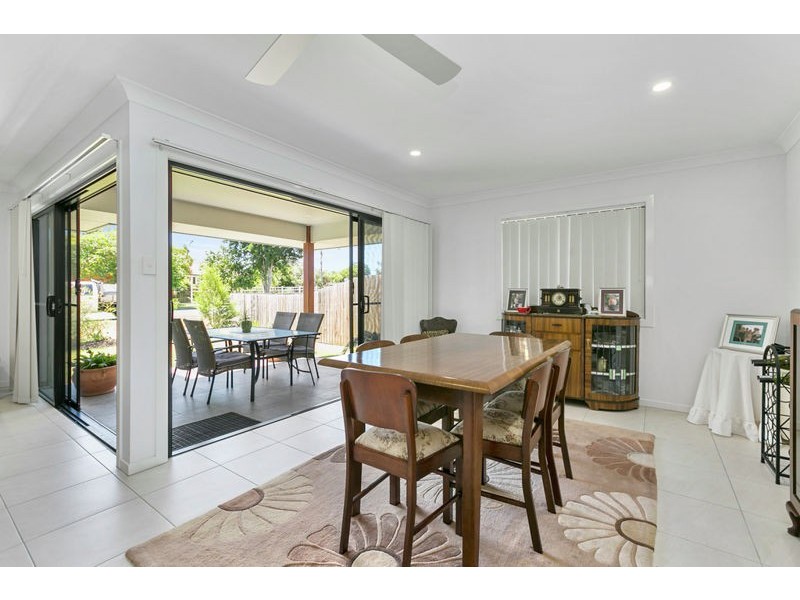 32 Bay Street, Redland Bay QLD 4165