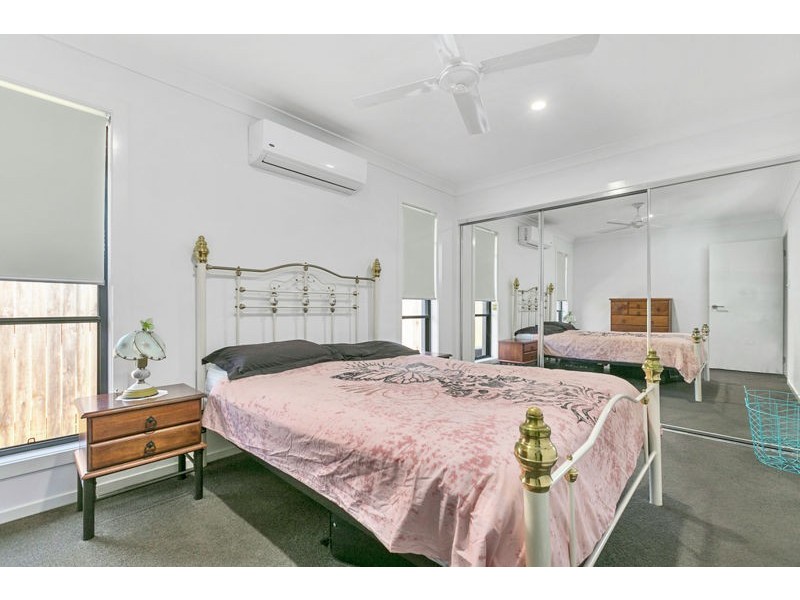 32 Bay Street, Redland Bay QLD 4165