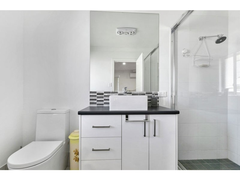 32 Bay Street, Redland Bay QLD 4165