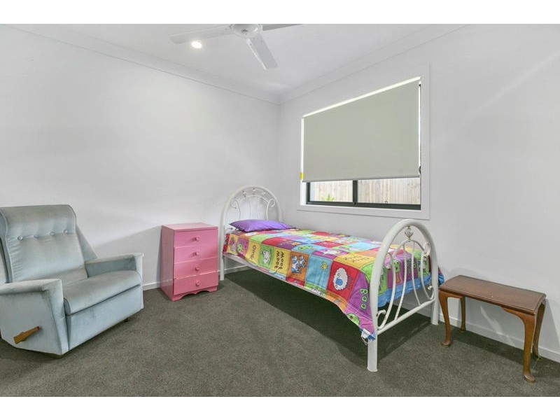 32 Bay Street, Redland Bay QLD 4165