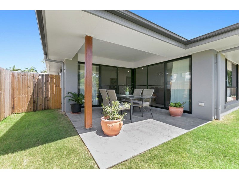 32 Bay Street, Redland Bay QLD 4165