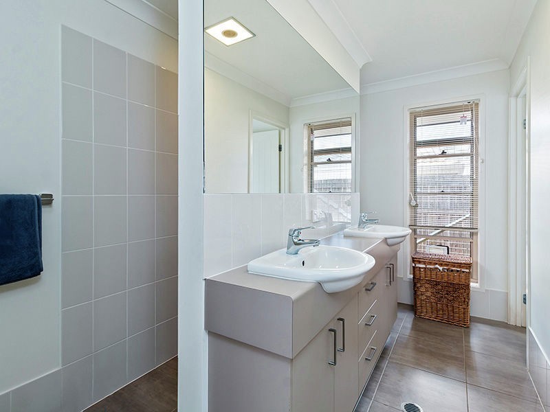 7 Omac St, Redland Bay QLD 4165