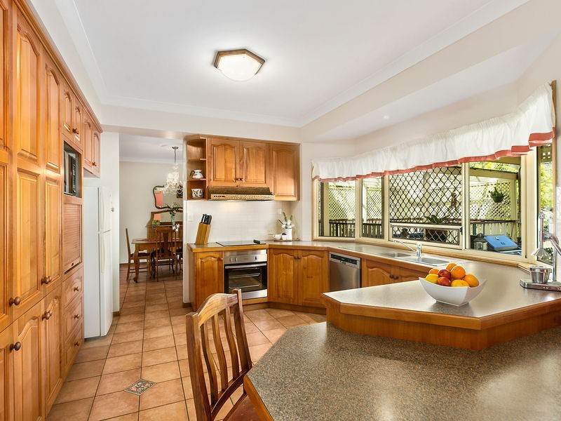 56 WHITEHALL AVE, Birkdale QLD 4159
