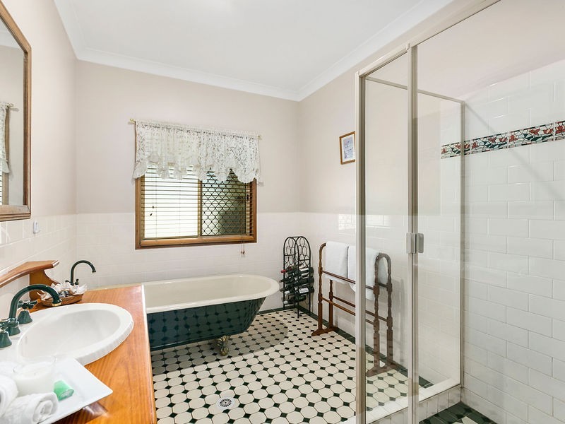 56 WHITEHALL AVE, Birkdale QLD 4159