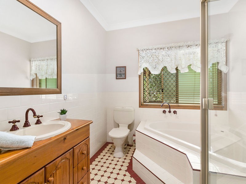 56 WHITEHALL AVE, Birkdale QLD 4159