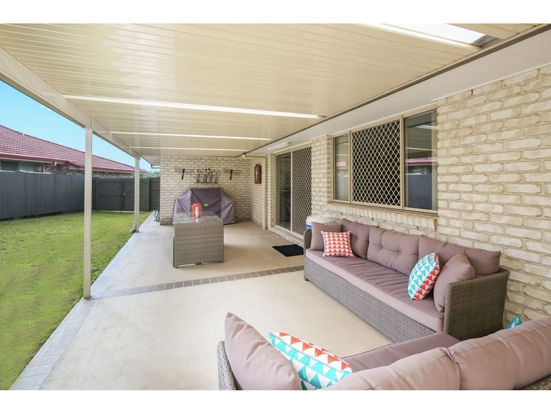 37 Emperor Drive, Redland Bay QLD 4165