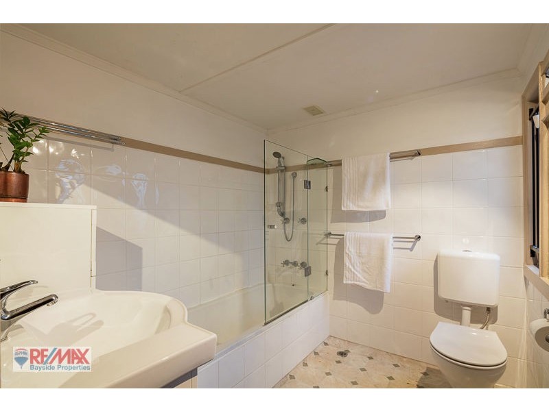 11 Rolle Street, Holland Park West QLD 4121