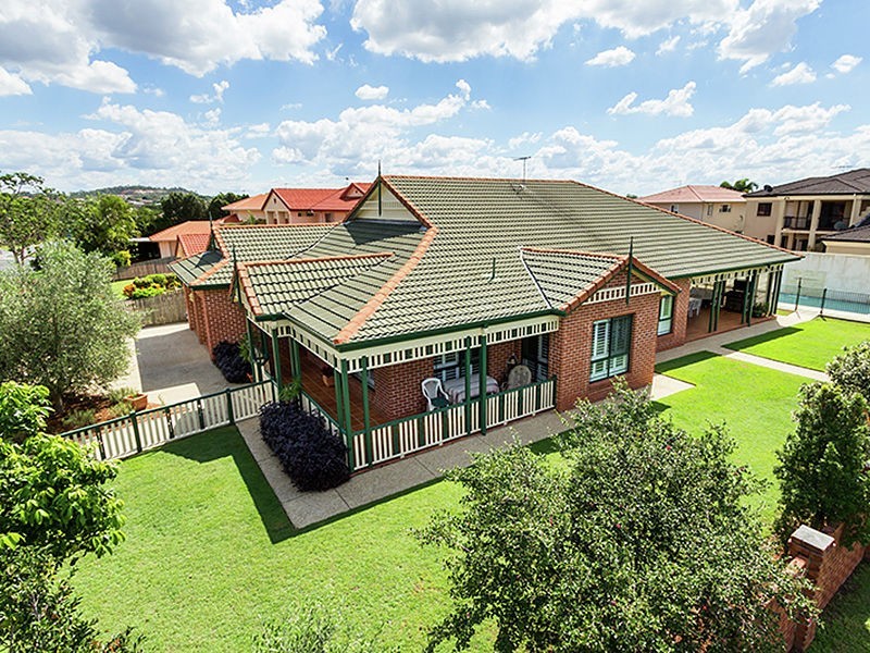 221 Cribb Road, Carindale QLD 4152