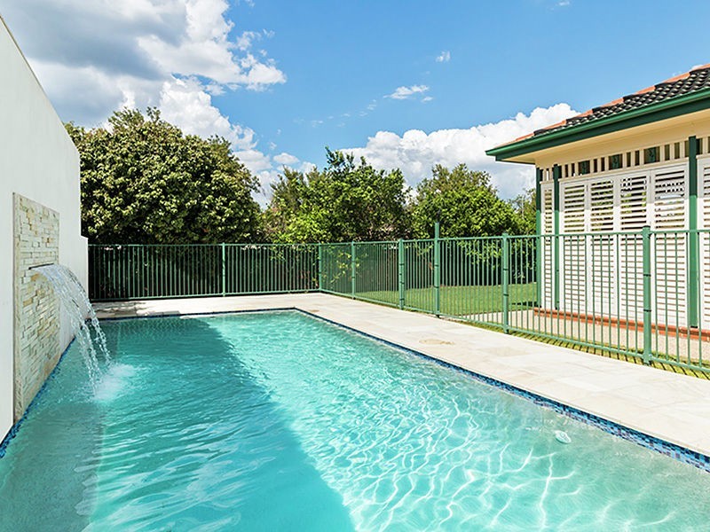 221 Cribb Road, Carindale QLD 4152