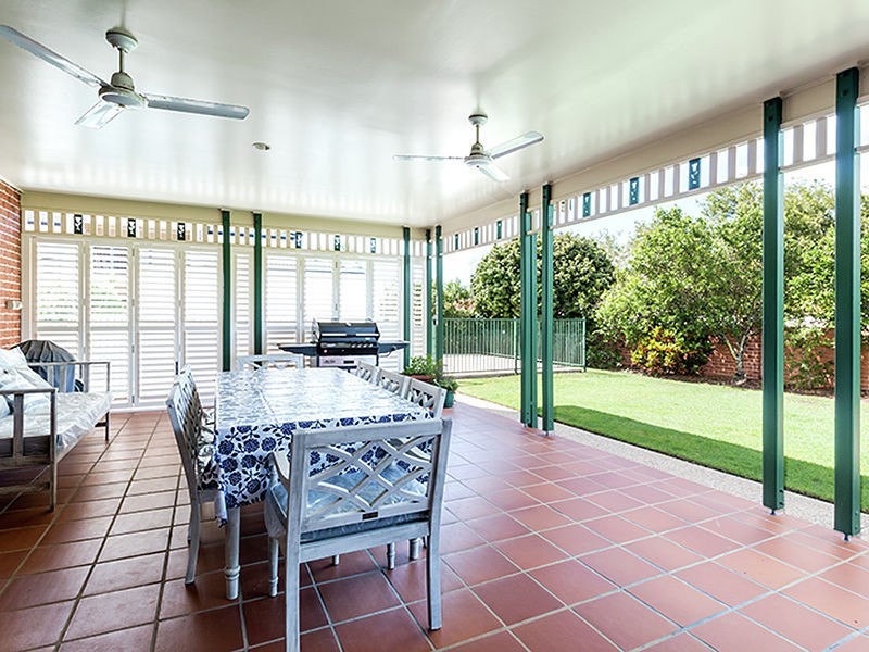 221 Cribb Road, Carindale QLD 4152