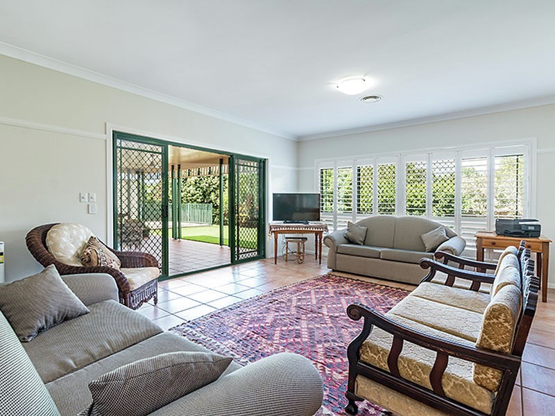 221 Cribb Road, Carindale QLD 4152