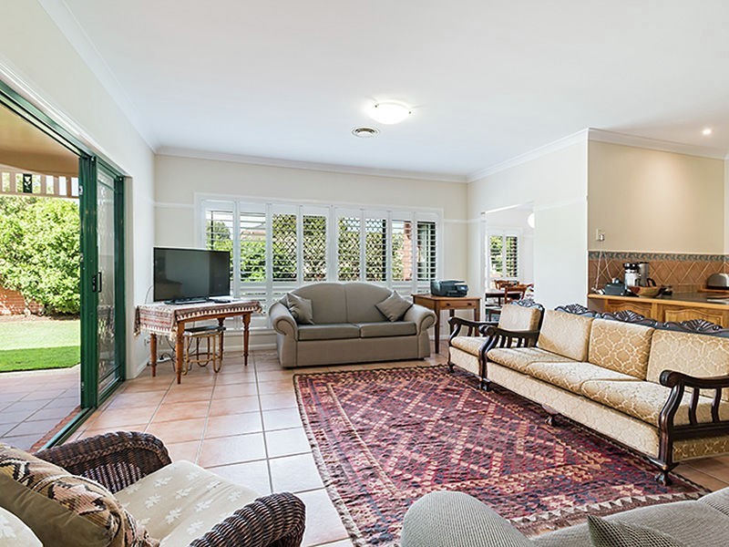 221 Cribb Road, Carindale QLD 4152