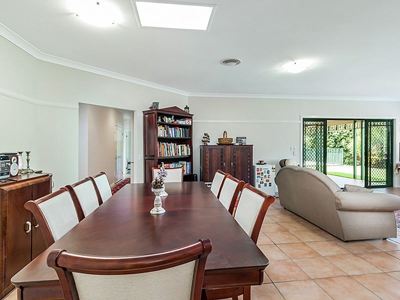 221 Cribb Road, Carindale QLD 4152