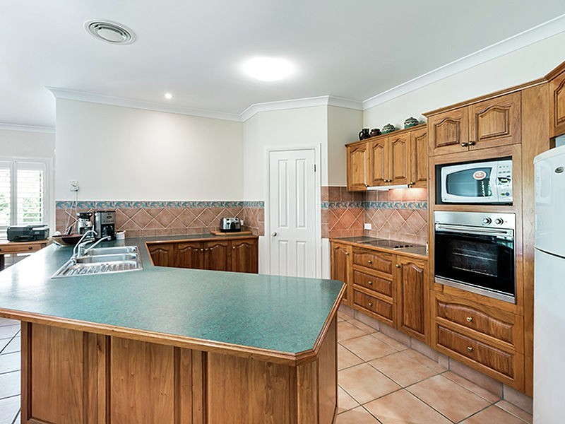 221 Cribb Road, Carindale QLD 4152