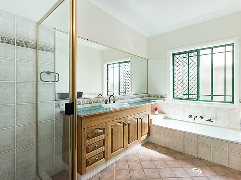 221 Cribb Road, Carindale QLD 4152