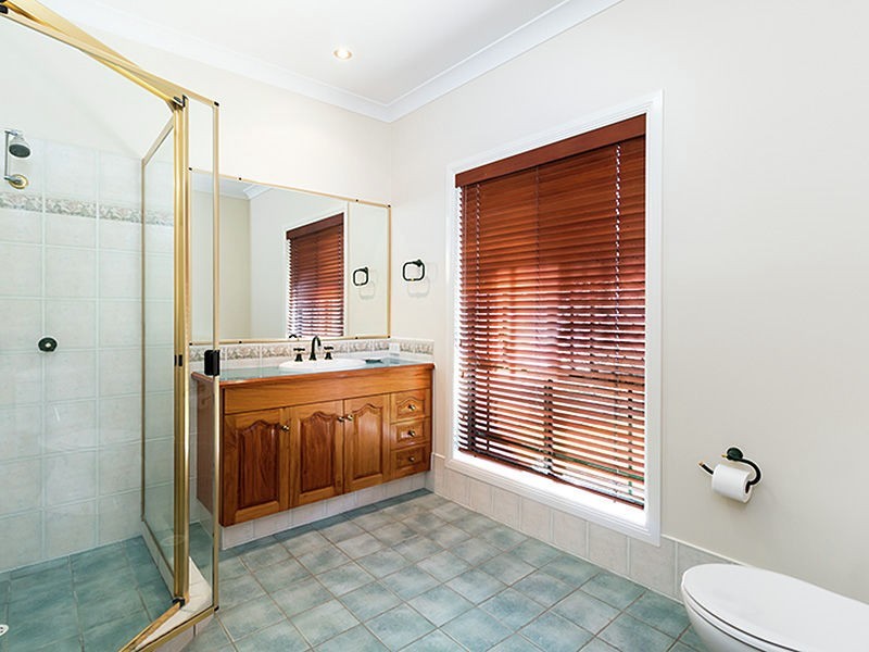 221 Cribb Road, Carindale QLD 4152
