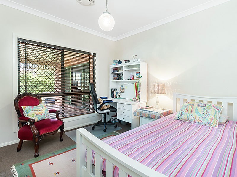 221 Cribb Road, Carindale QLD 4152