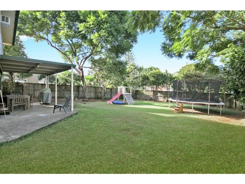 4 St Andrews Avenue, Birkdale QLD 4159