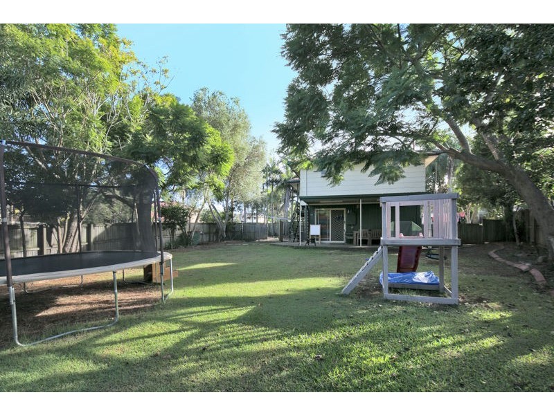 4 St Andrews Avenue, Birkdale QLD 4159