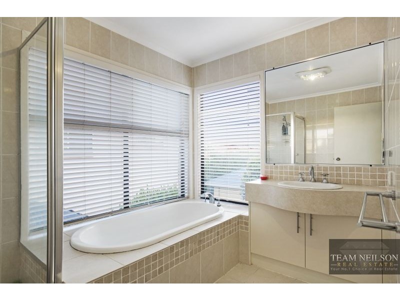 11 Lookout Court, Victoria Point QLD 4165