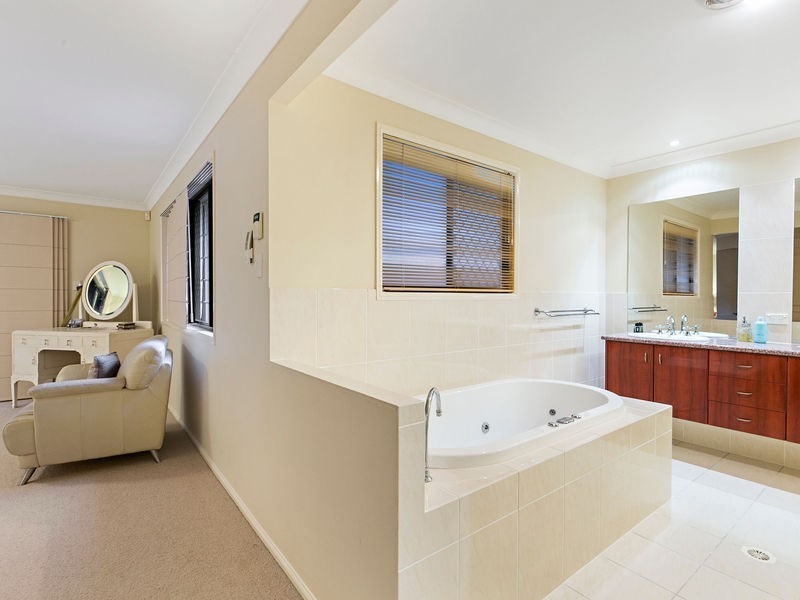 2 CARMAY CLOSE, Thornlands QLD 4164
