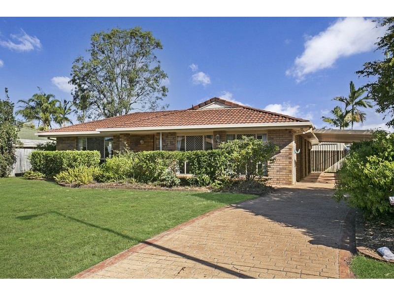 27 Fairway Drive, Redland Bay QLD 4165