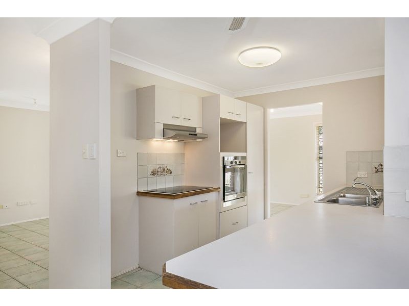 27 Fairway Drive, Redland Bay QLD 4165