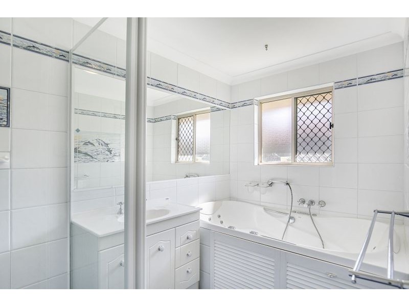 27 Fairway Drive, Redland Bay QLD 4165