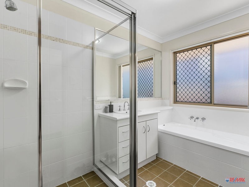 10 Scampi Place, Redland Bay QLD 4165