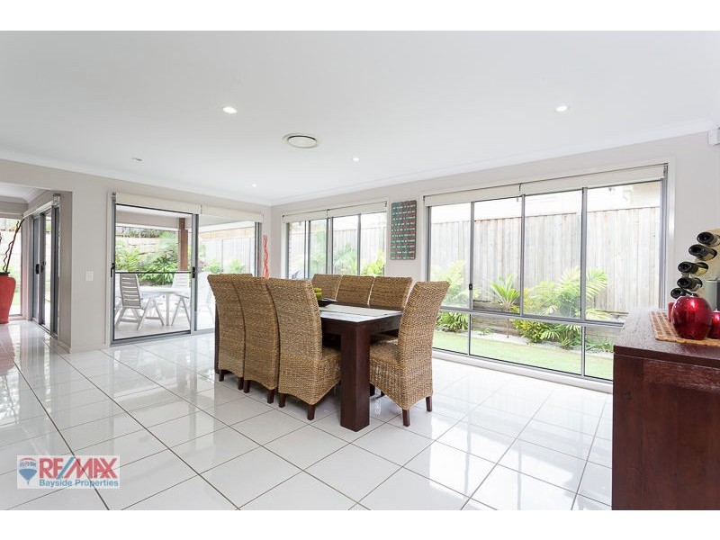 4 Park Edge Place, Redland Bay QLD 4165