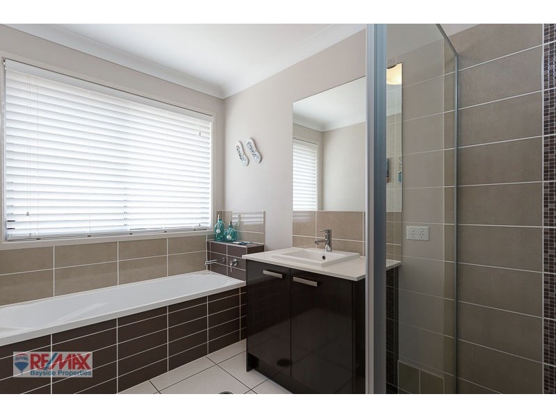 4 Park Edge Place, Redland Bay QLD 4165