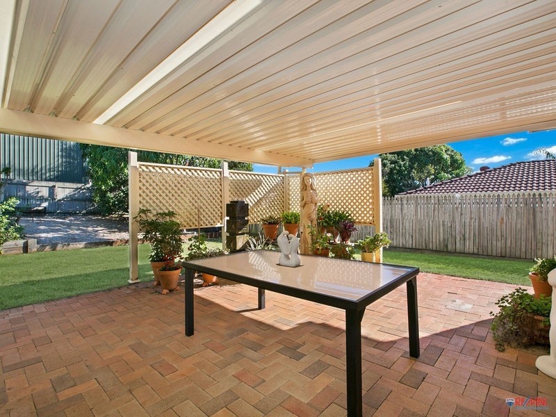 4 Blair Street, Redland Bay QLD 4165