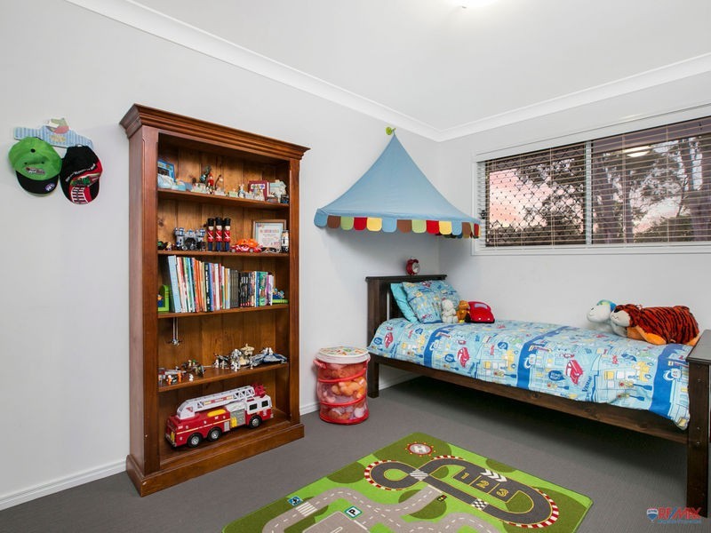 32 Pentecost Place, Redland Bay QLD 4165